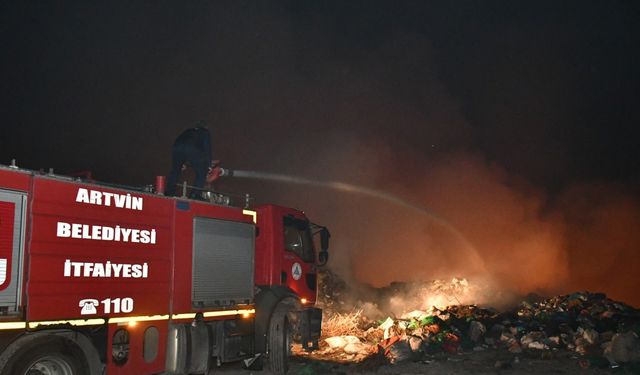 Çöp tesisinde patlama sonrası yangın