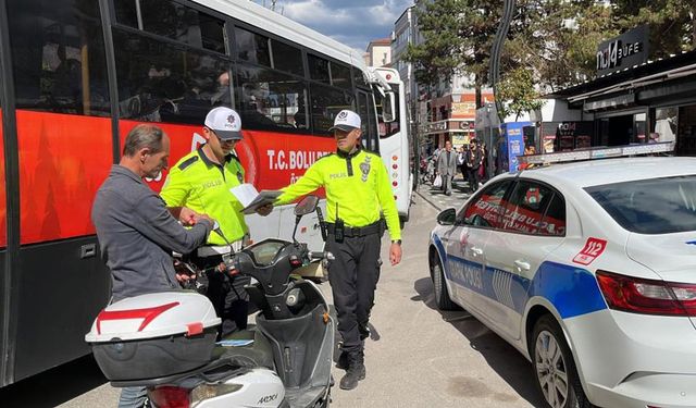 Polis, motosikletlerin girmesi yasak olan caddede göz açtırmıyor