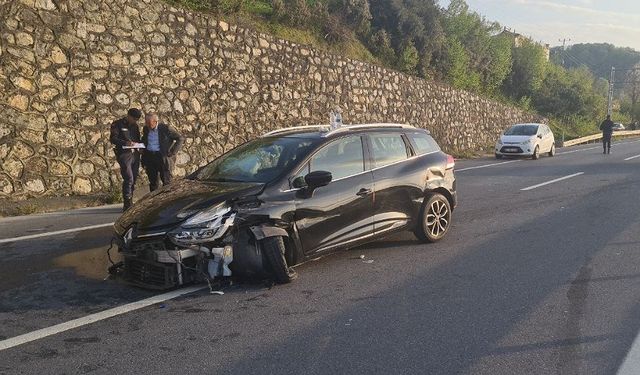 Otomobil sürücüsü direksiyon hâkimiyetini kaybetti: 4 yaralı