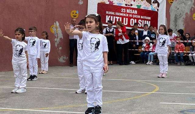 Rüzgarlımeşe İlkokulu öğrencileri, 23 Nisan'ı coşkuyla kutladı