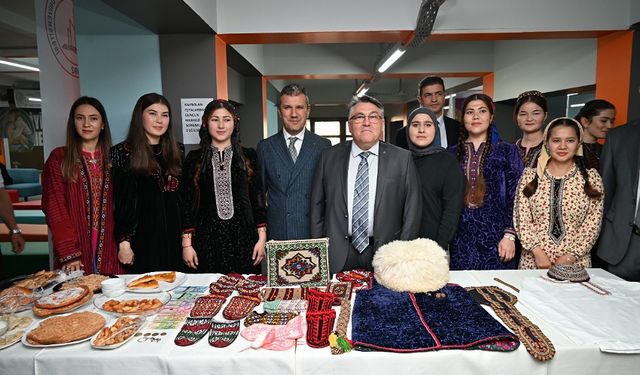 Kültür Buluşmalarında Türkmenistanlı öğrencilerle bir araya geldiler