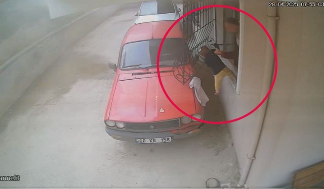 Yangında polisler tarafından kurtarılan 2 çocuk koruma altına alındı