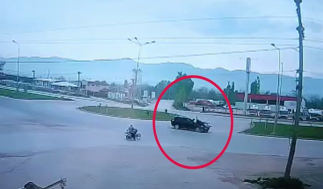 Otomobilin çarptığı motosikletin sürücüsü öldü