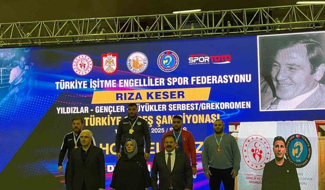 Büyükşehir güreşçileri Sivas’ta şampiyon oldu