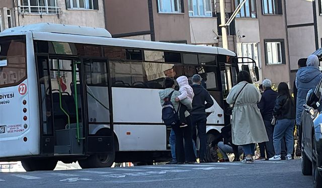 Halk otobüsü alev aldı: Yolcular endişe içinde