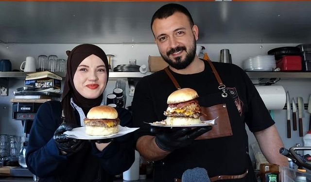 Gündüz doktor, akşam burgerci
