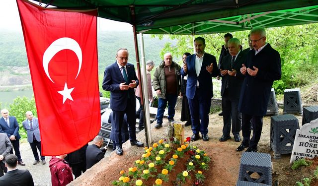 Bakan Abdulkadir Uraloğlu’ndan şehit ailesine ziyaret