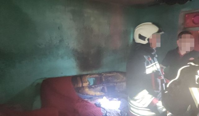 Evinde çıkan yangında ağır yaralandı: Benzin ve kibrit bulundu