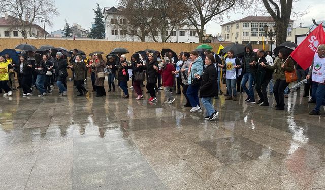 1 Mayıs yağmur altında kutlandı