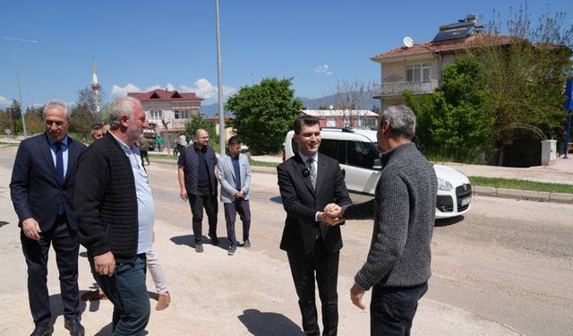 Yol yenileme çalışmaları sürüyor