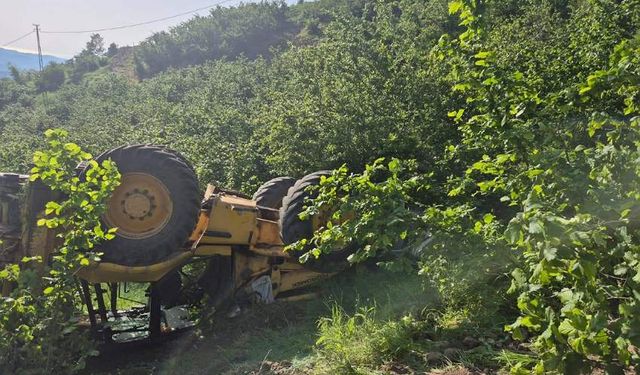 İş makinesi şarampole uçtu: Operatör atlayarak kurtuldu
