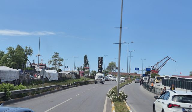 Vali Bey'e öneri: Buraya üst geçit değil alt geçit yapılmalı!