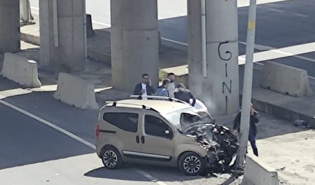 Kilimli Sahil Yolunda kaza: Bariyerlere çarptı!