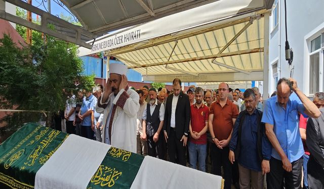 Irmakta boğulan Ensar Akgül, gözyaşlarıyla son yolculuğuna uğurlandı