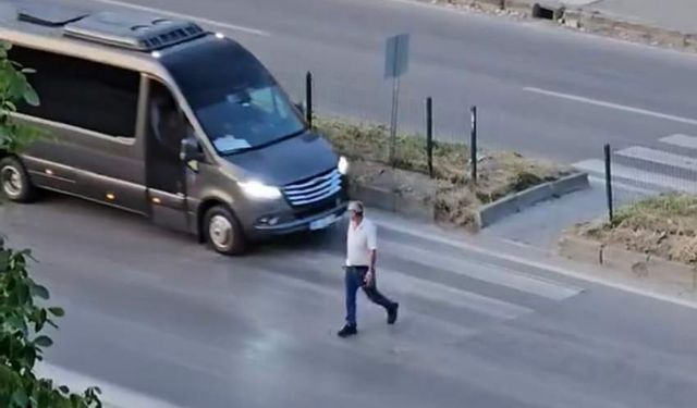 Yaya geçidinde defalarca karşıya geçip geri döndü