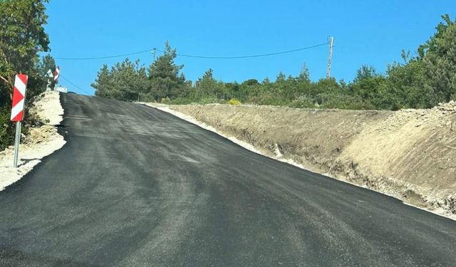 Heyelan sebebiyle ulaşıma kapanan yol ulaşıma açıldı