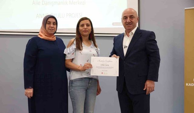 "Anne Okulu" ilk mezunlarını verdi