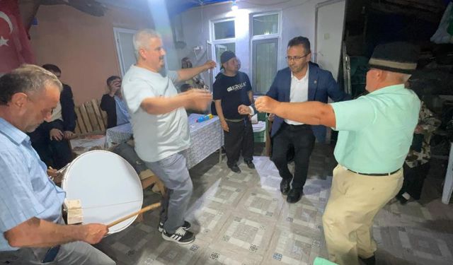 Bir asırdır süren ilginç bayram geleneği: Davul zurna eşliğinde kapı kapı dolaştılar
