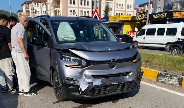 Kavşakta zincirleme kaza : 1 yaralı