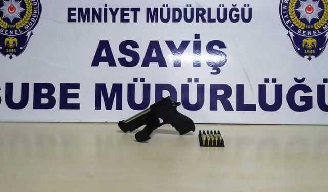 Terminalde ruhsatsız silah ile yakalandı