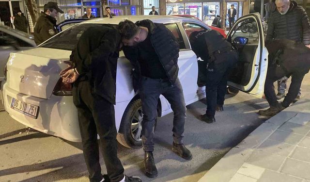 Alacak verecek kavgasında silahlar konuştu