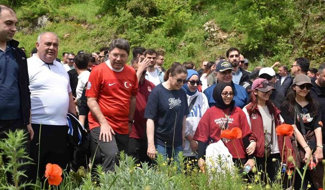 Gençler ilk kez aşk acısını dindiren şelaleyi gördü