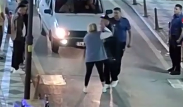 Sokak ortasındaki kavgayı polis ayırdı