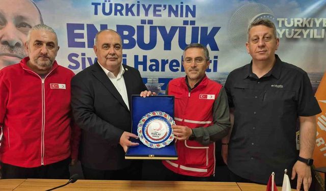 Protokol üyeleri kurban bağışını Kızılay'a yaptı