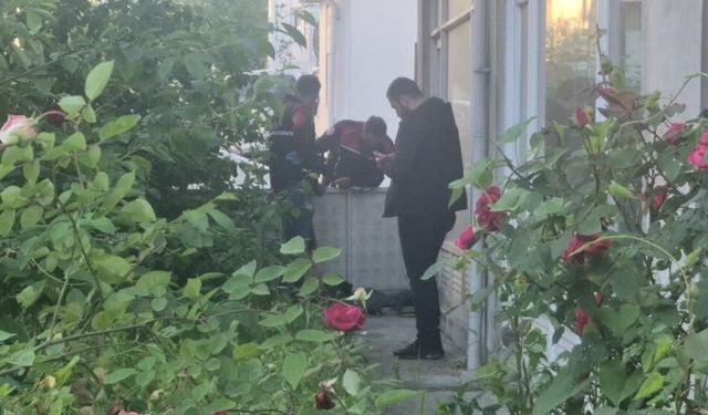 Evin bahçesine bırakılan şüpheli çanta fünye ile patlatıldı