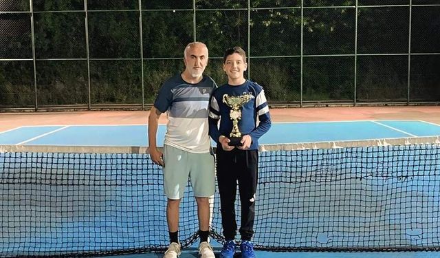 14 yaş Zonguldak tenis il şampiyonu Mehmet Kaan Şahin
