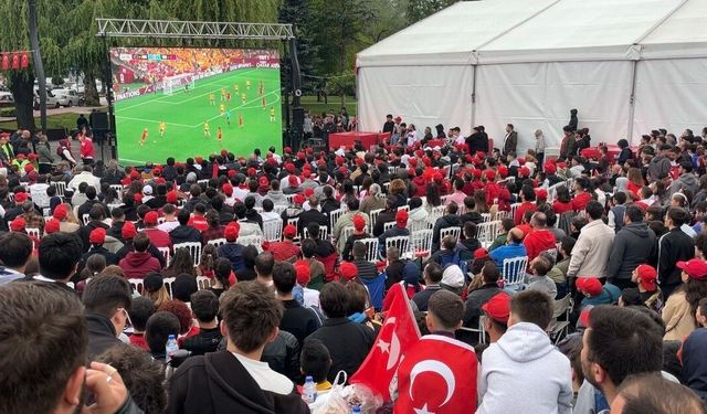'Dünya Kupası' coşkusu sokağa taştı: Anıtpark'ta tarihi heyecan