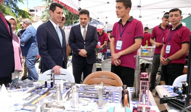 Meslek lisesi öğrencilerinin yaptığı ürünler görücüye çıktı