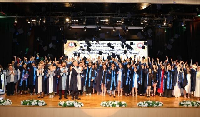 BEUN'da sağlık ordusunun yeni neferleri mezuniyet coşkusu yaşadı