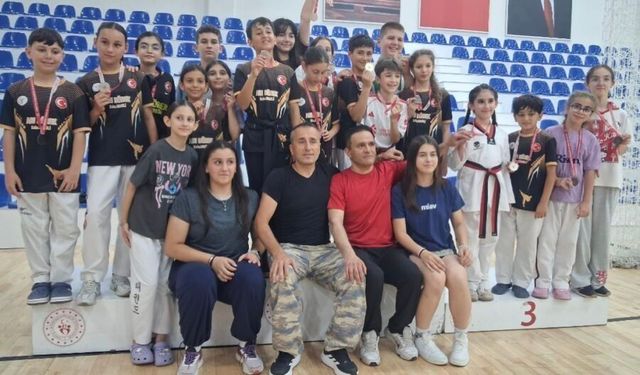 Taşbacaspor, Minikler Taekwondo İl Seçmeleri'nde takım halinde şampiyon oldu