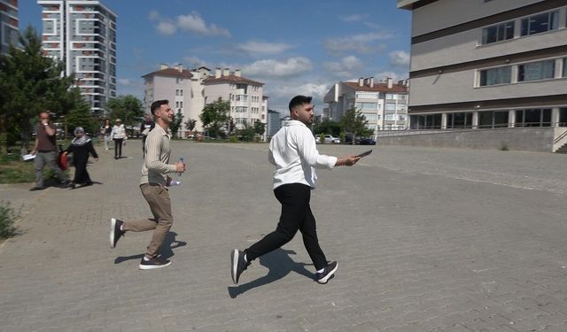 YKS heyecanı: Çoğu öğrenci koşarak yetişti