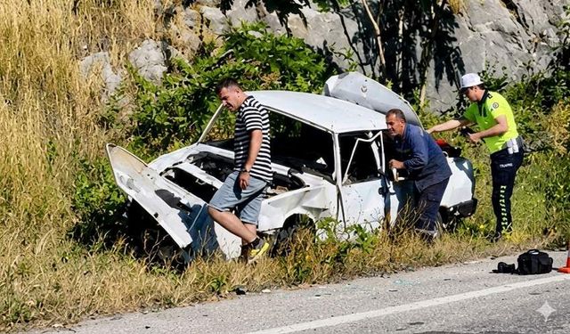 Otomobil kanala düştü: 1 yaralı
