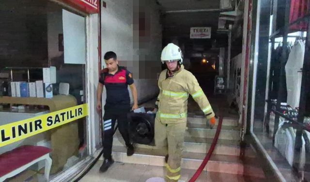 İş hanının tuvaletinde çıkan yangın paniğe neden oldu