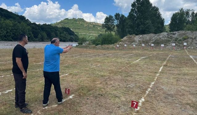 Başkan Vedat Öztürk, Avcılık ve Balıkçılık Bayramı'nda atış yaptı