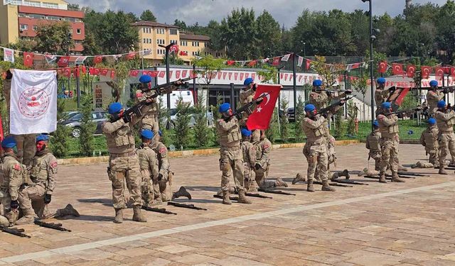 30 Ağustos coşkusu: Komandoların gösterisi nefes kesti