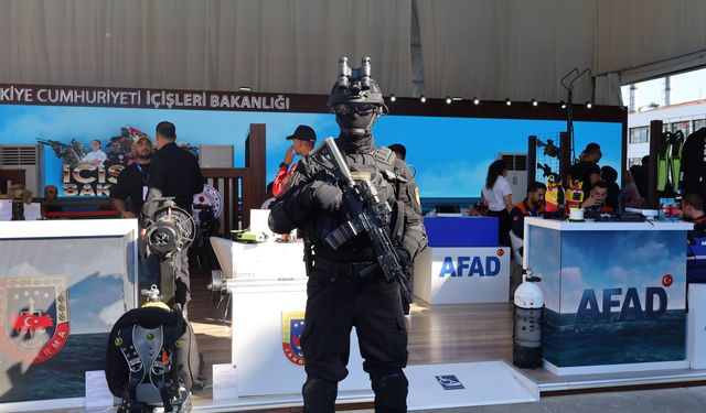 'Siyah Giyen Adamlar' yüksek teknolojileri ve keskin nişancılarıyla nefes kesti