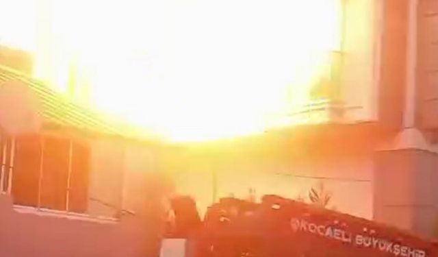 Mutfakta yangın çıktı, doğalgaz bomba gibi patladı