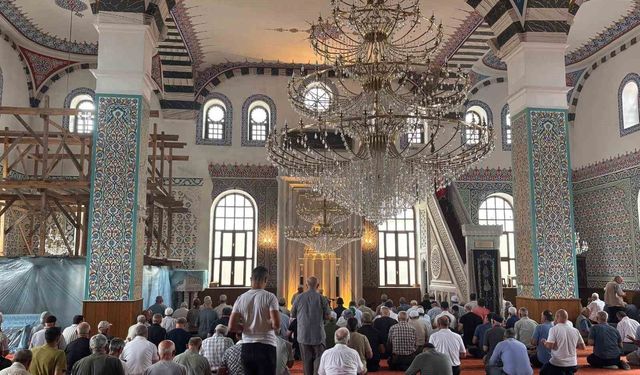 Depremde hayatını kaybedenler dualarla anıldı