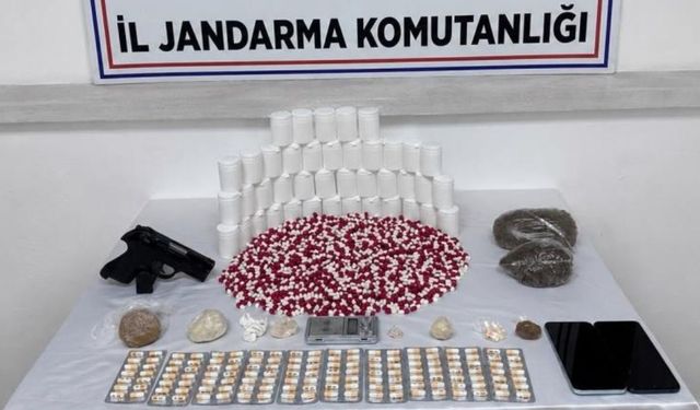 Jandarmadan torbacıya darbe: Gösterdiği her yerden uy*şturucu çıktı