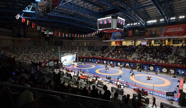 Uluslararası güreş turnuvası genç sporculara ilham oluyor