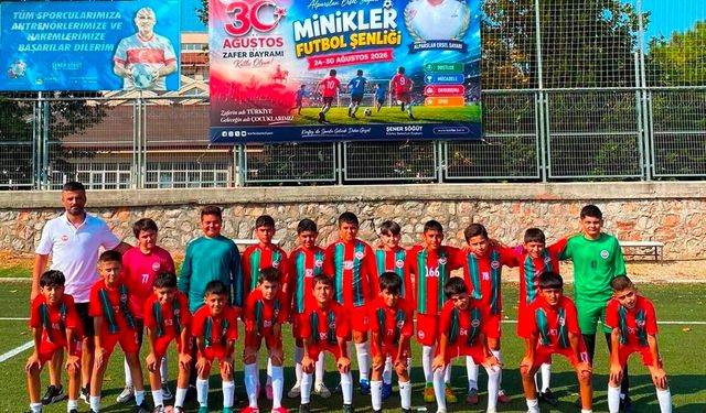 Vefat eden saha komiseri anısına minikler futbol şenliği