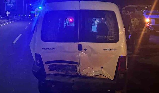 Otomobil ile hafif ticari araç çarpıştı: 2 yaralı