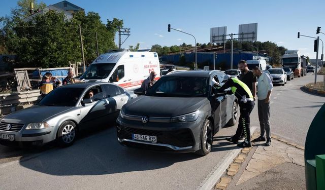 Cip ile hafif ticari araç çarpıştı: 2 yaralı