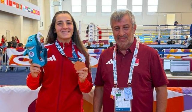 Milli boksör Ece Asude Ediz, İtalya'dan bronz madalya ile dönüyor
