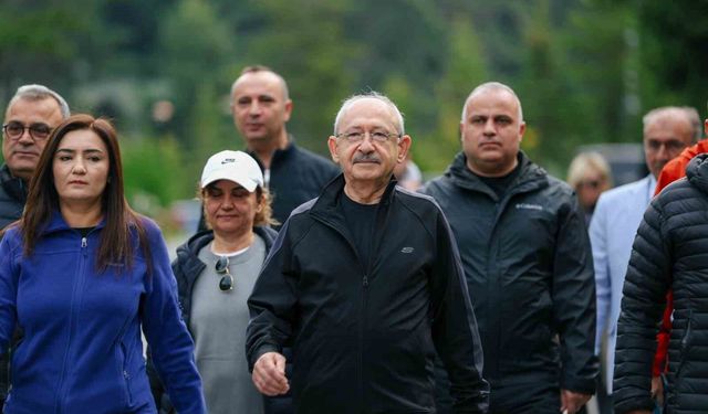 Kemal Kılıçdaroğlu, değerlendirme kampında sabah yürüyüşü yaptı