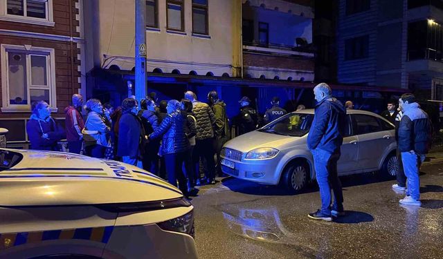 Temel kazısında toprak kayması: 2 bina tahliye edildi